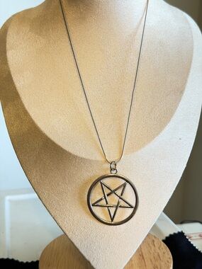 Pentagram Pendant Necklace Silvertone 18”